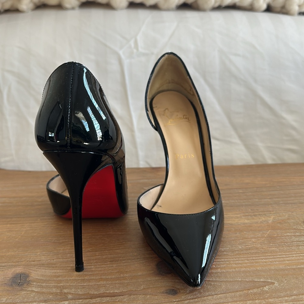 Christian Louboutin Black Heels with Pointed Toe and Stiletto Heel